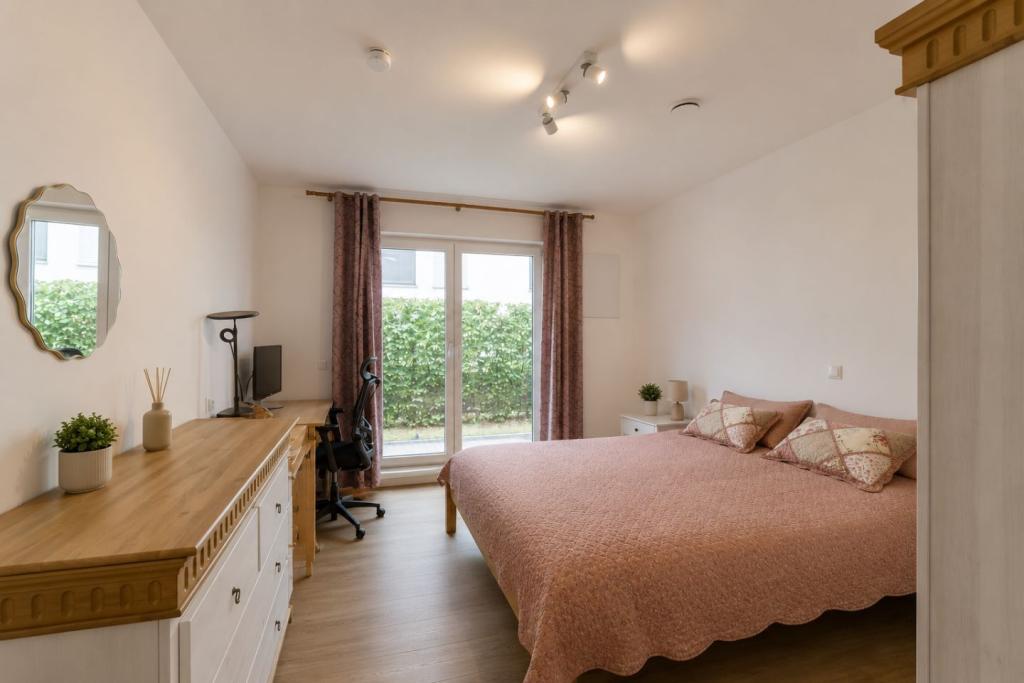 Gepflegt, neuwertig und großzügig! 2-Zimmer-Erdgeschosswohnung in sehr ruhiger Lage von Aubing - Photo 2