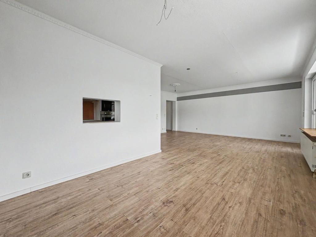 Großzügige 3-Zimmer-Wohnung mit Loggia und zwei Stellplätzen in Ronneburg-Neuwiedermuß - Photo 1