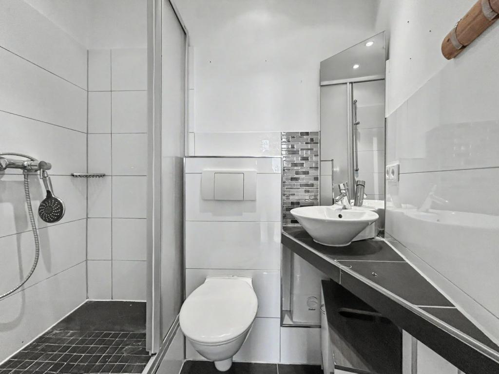 Zentral wohnen und direkt einziehen – 3-Zimmer-Wohnung in Bielefeld Mitte - Photo 2