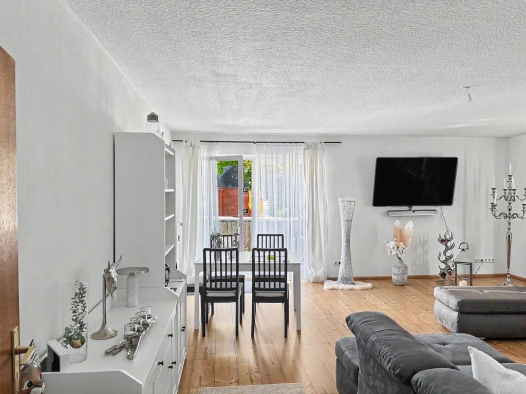 Große 3-Zimmer-Wohnung mit großem Balkon und 1 Garage in Neumünster-Wittorf zu vermieten - Photo 1