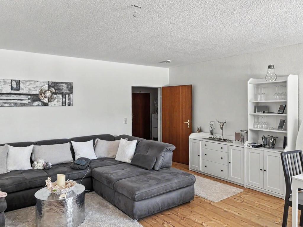 Große 3-Zimmer-Wohnung mit großem Balkon und 1 Garage in Neumünster-Wittorf zu vermieten - Photo 2