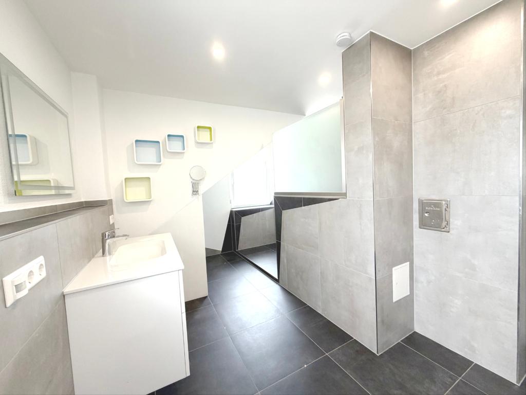 Attraktive 2-Zimmer-DG-Wohnung in Salach zu vermieten - Photo 4