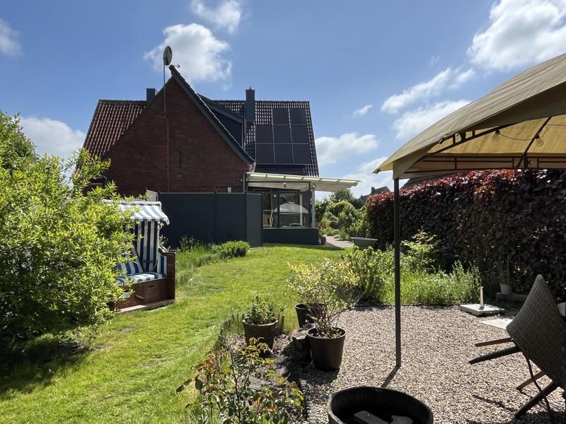 Garten und Rückansicht Haus