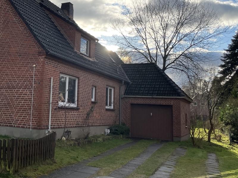 Auffahrt mit Garage