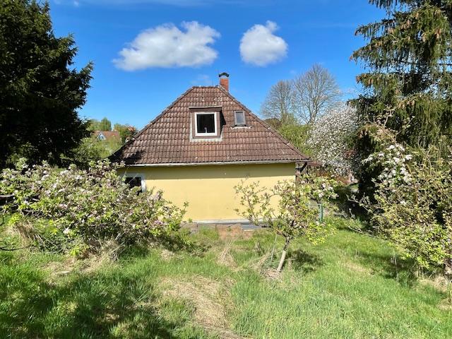 Haus vom Garten Seite