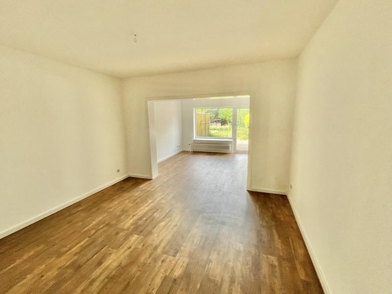 EG Wohnung Seite Zimmer zur Terrasse