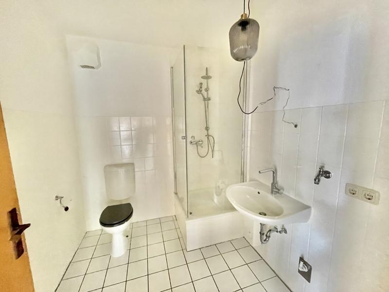 EG Wohnung Seite Bad