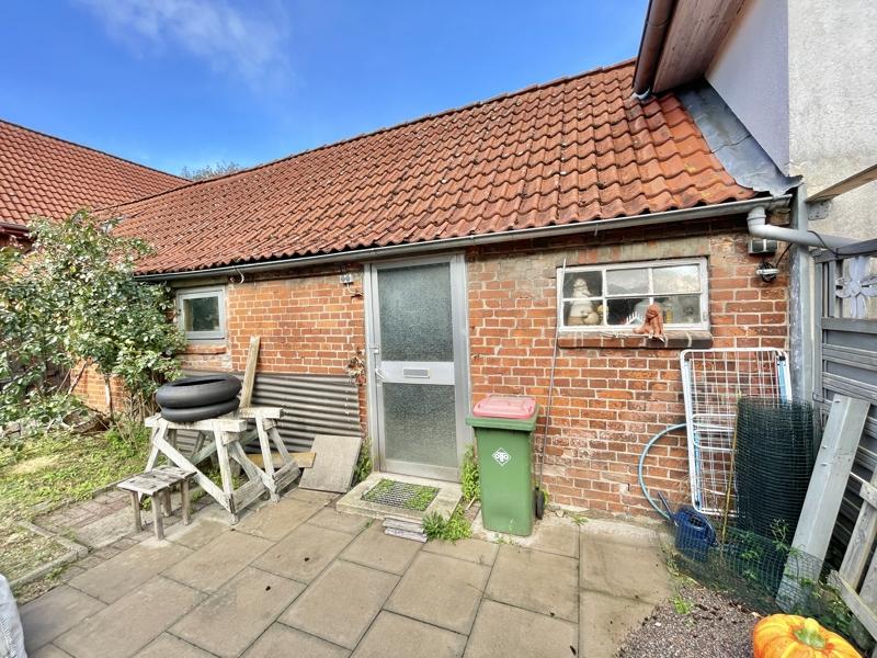 Schuppen hinter der Garage