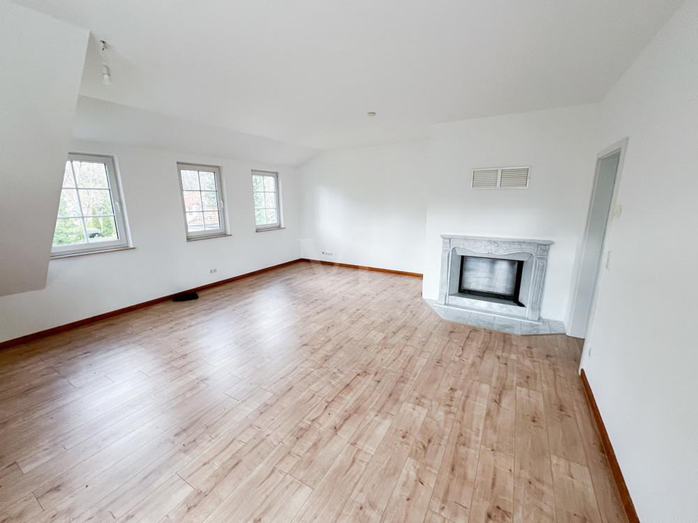 Wohnzimmer mit Kamin 