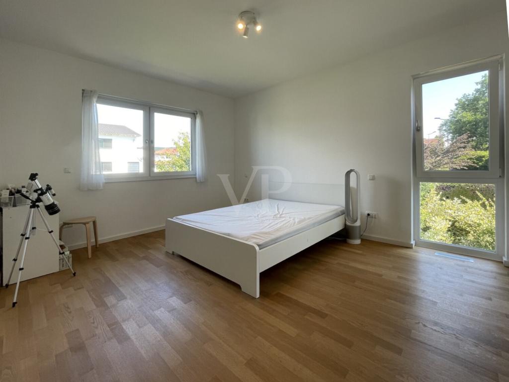 VON POLL - BAD HOMBURG: Moderne Doppelhaushälfte am Hardtwaldrand - Niedrigenergiehaus - Photo 3