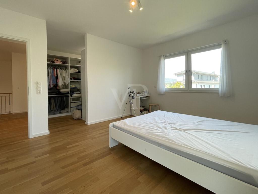 VON POLL - BAD HOMBURG: Moderne Doppelhaushälfte am Hardtwaldrand - Niedrigenergiehaus - Photo 4