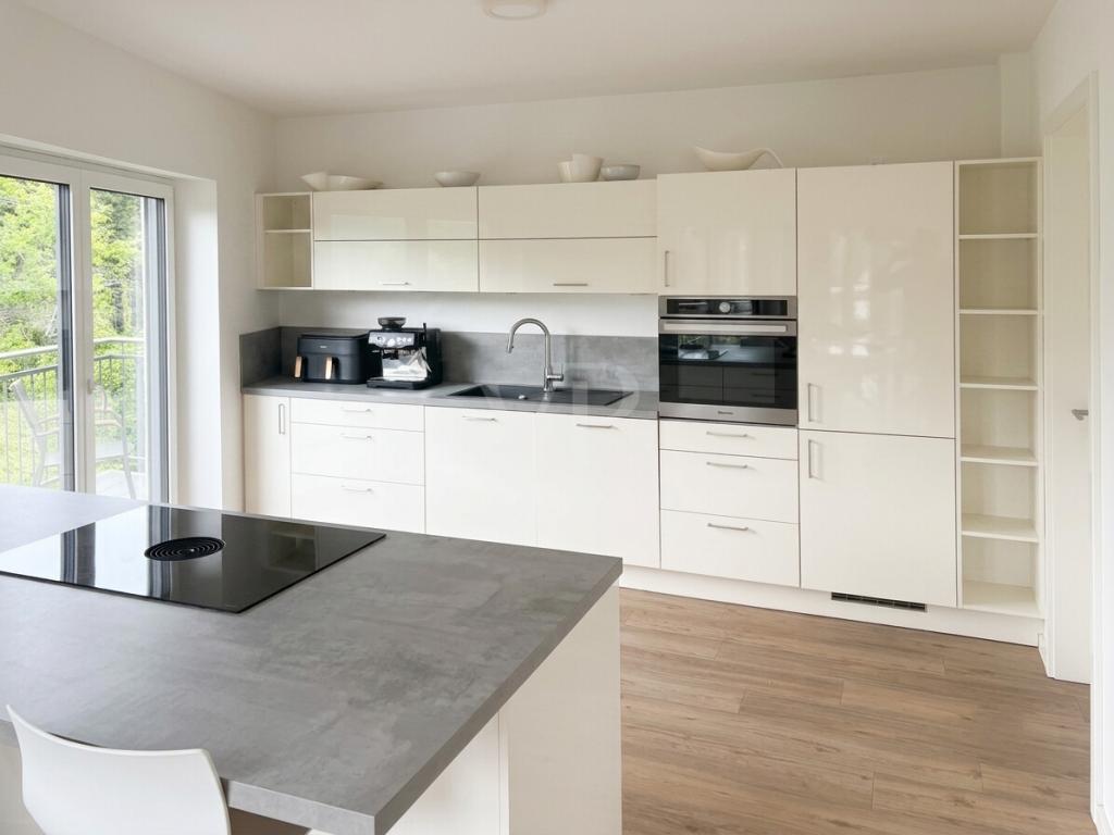VON POLL- BAD HOMBURG: Moderne zentrale 3,5 Zimmer Penthousewohnung mit Ausblick, Lift und TG-Platz! - Foto 4