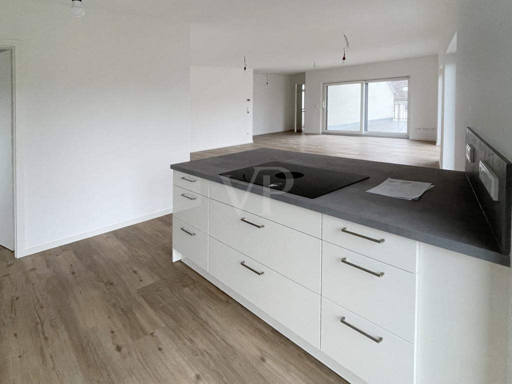 VON POLL- BAD HOMBURG: Moderne zentrale 3,5 Zimmer Penthousewohnung mit Ausblick, Lift und TG-Platz! - Foto 3
