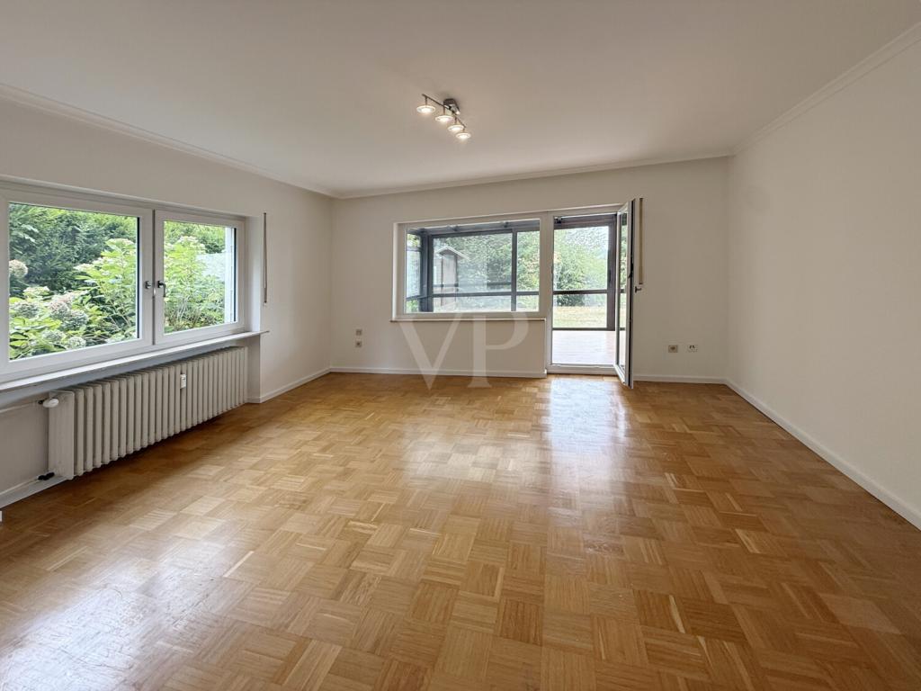 VON POLL - OBERURSEL: Erdgeschosswohnung im Eichwäldchen mit Gartennutzung - Photo 1