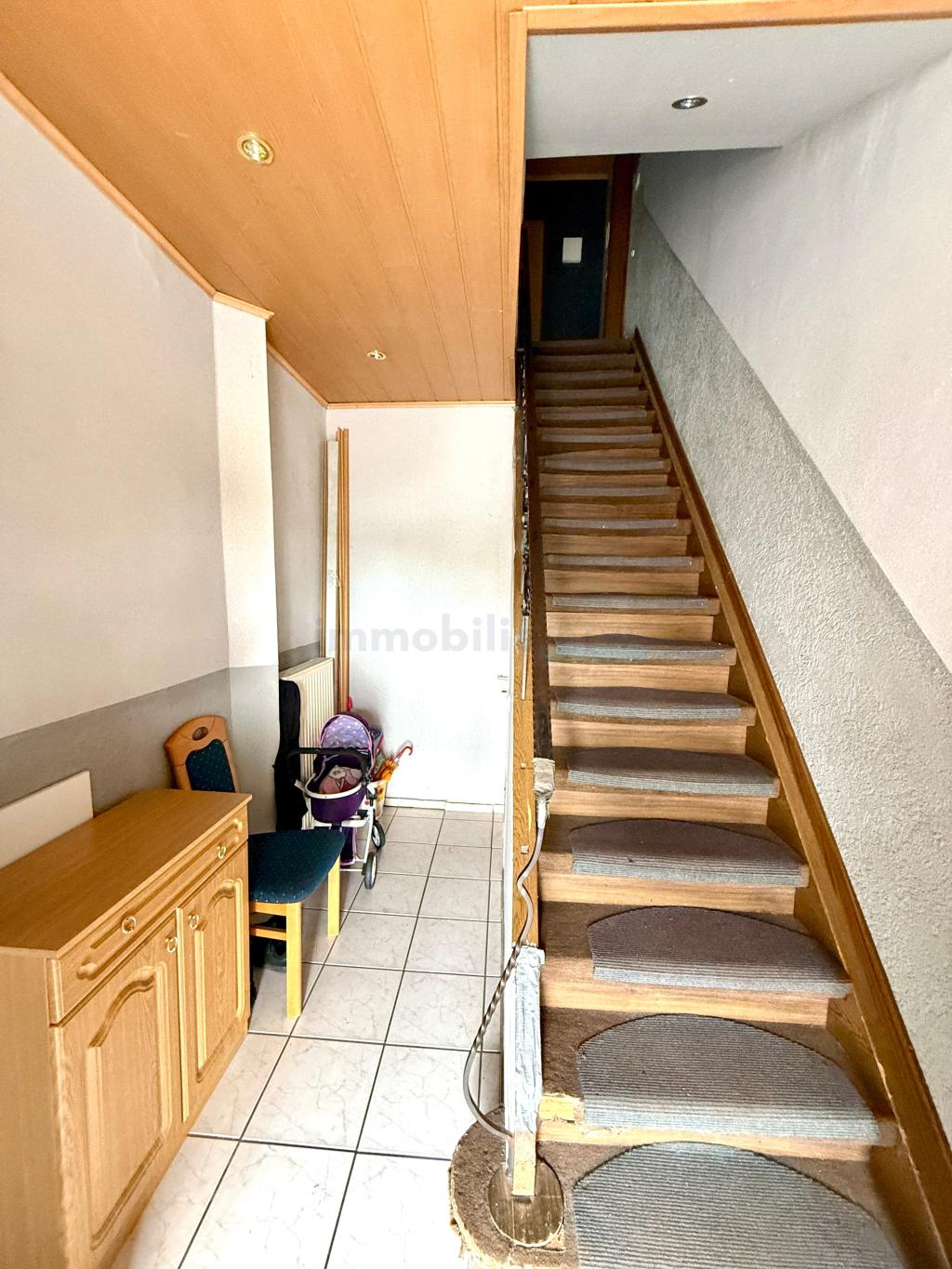 Treppe zur DG Wohnung