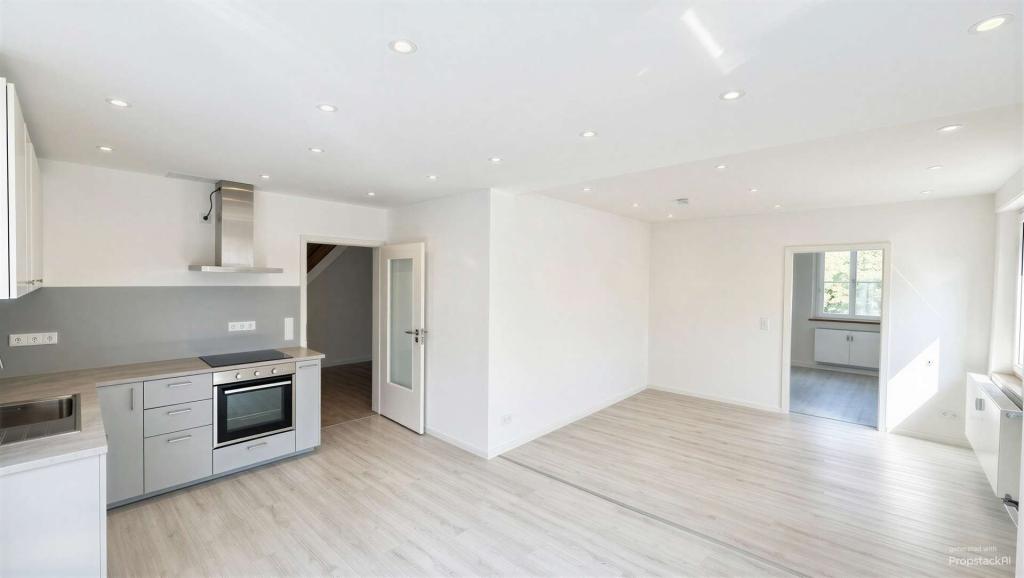 Sanierter Altbau mit Küche, Balkon und zwei Badezimmern - Photo 2