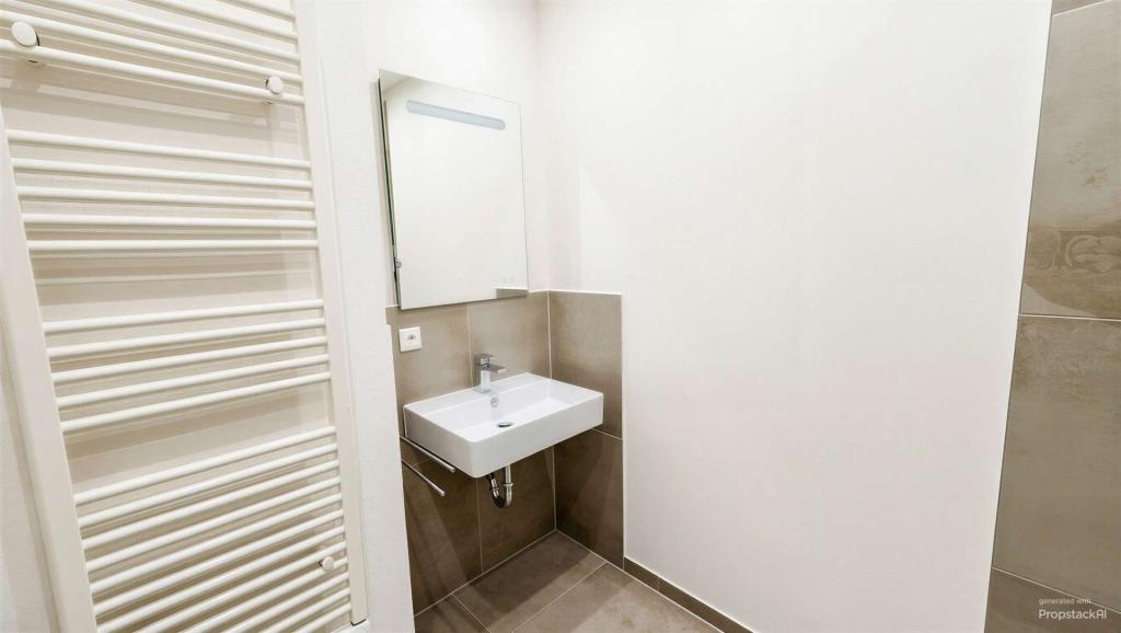 Sanierter Altbau mit Küche, Balkon und zwei Badezimmern - Photo 5