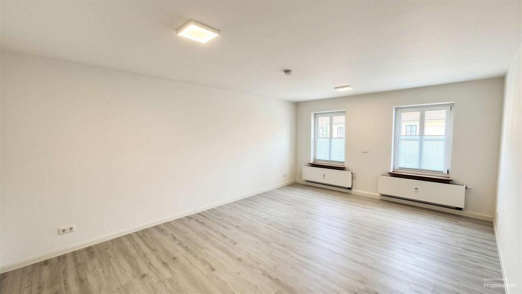 Sanierter Altbau mit Küche, Balkon und zwei Badezimmern - Photo 1