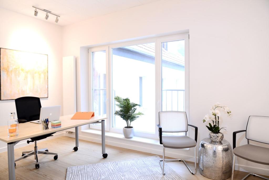 Lichtdurchflutetes Private Office – möbliert