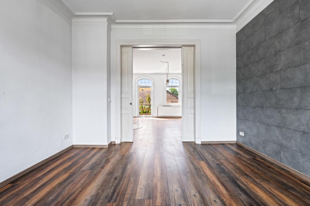 Wohnzimmer mit Blick ins Esszimmer
