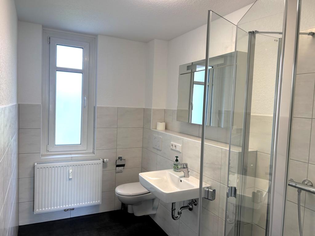 Erstbezug nach Sanierung: Strandnahe 3-Zimmer-Altbauwohnung mit Einbauküche zur Miete - Foto 3