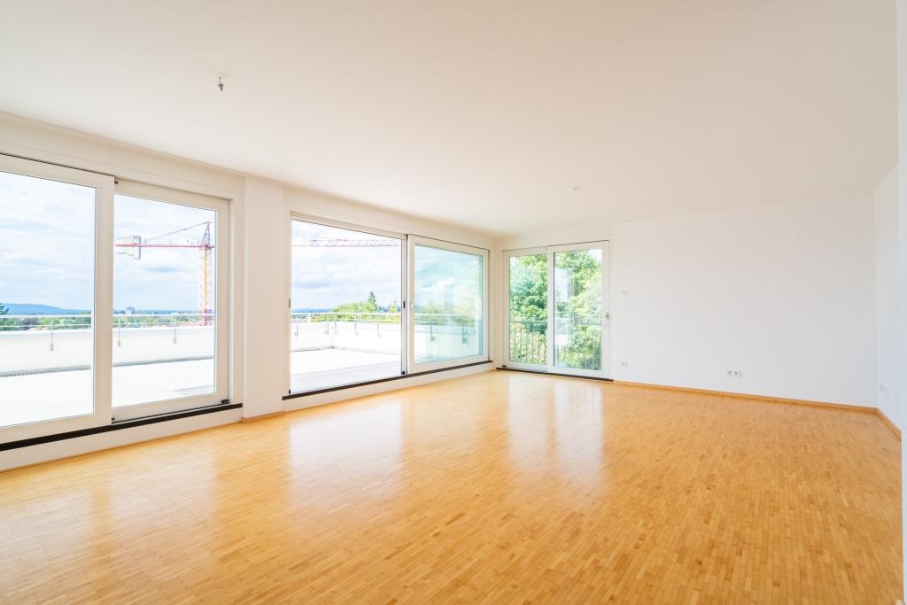 Weitblick & Eleganz: Terrassen-Residenz in Herderns absoluter Bestlage - Foto 4
