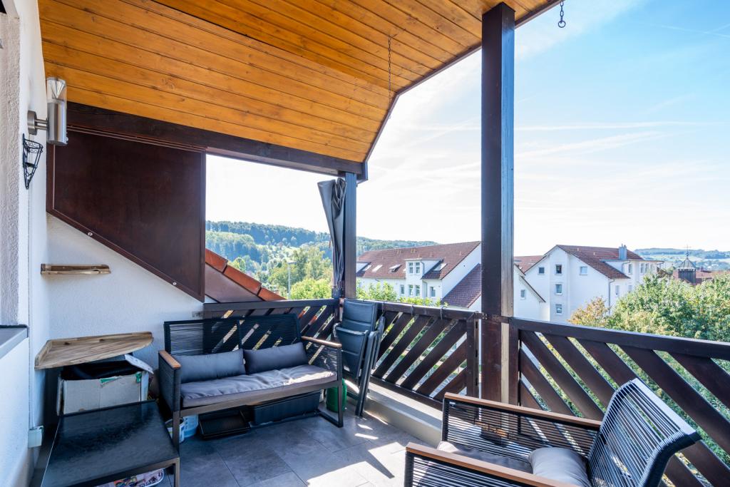 Überdachter großer Balkon