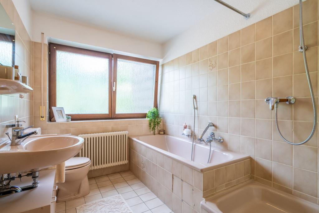 Badezimmer, Wanne & Dusche