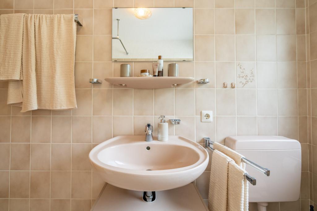 Badezimmer, Wanne & Dusche