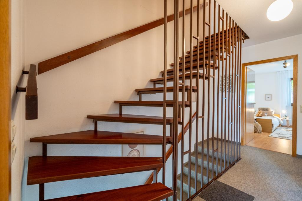 Holztreppe ins DG