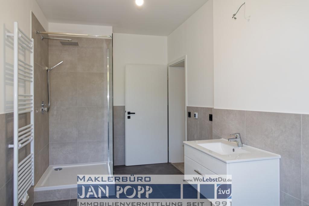 Erstbezug nach Sanierung mit Einbauküche und Südbalkon - Foto 5