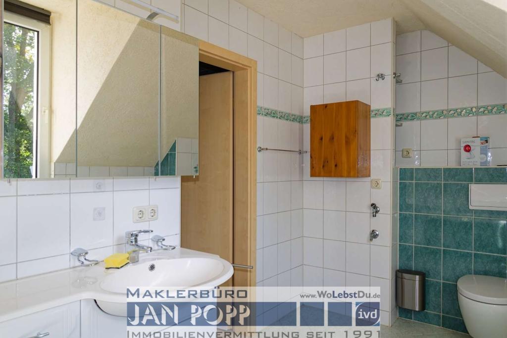 DG mit Balkon und EBK in Randlage - Foto 4