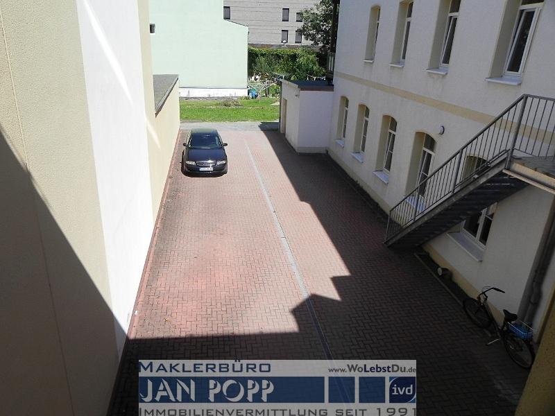 Parkfläche im Hof