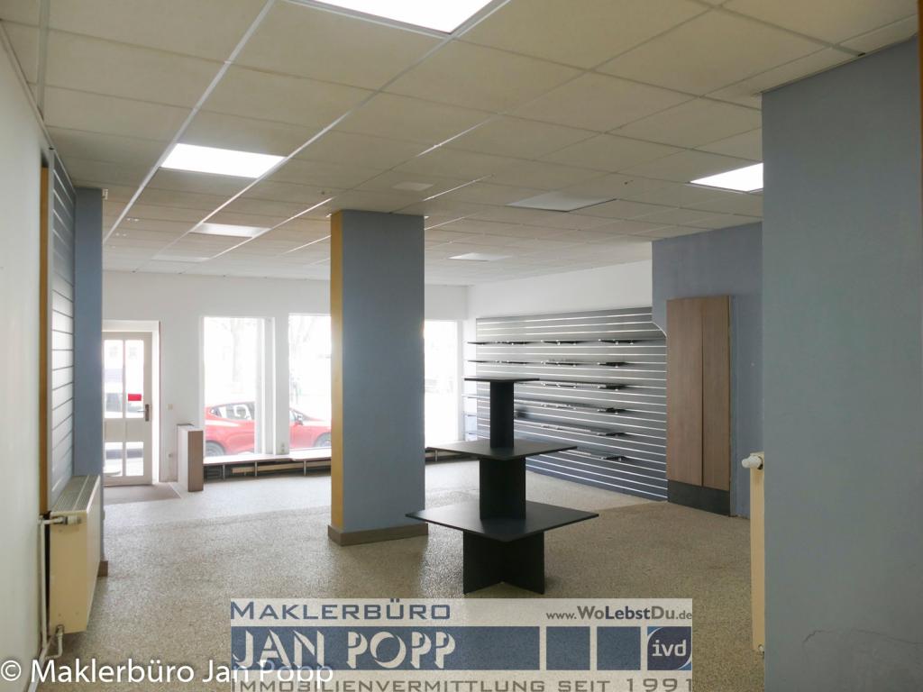 Blick zum Schaufenster