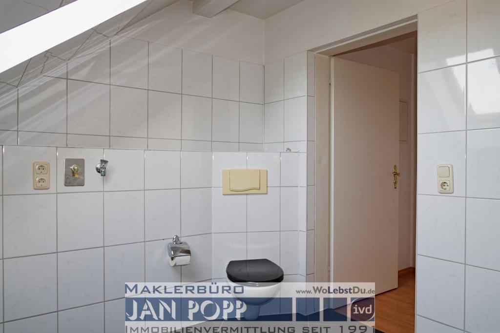 Gemütliche Etagenwohnung mit Dachschrägen, Sichtbalken und offener Küche - EBK möglich - Foto 4