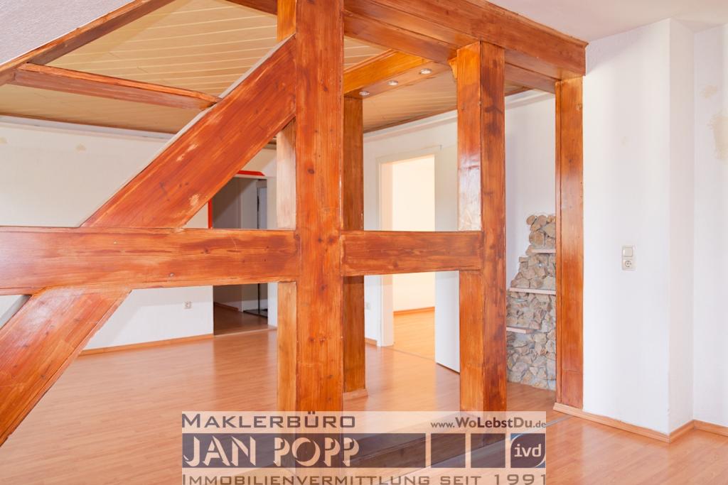 Gemütliche Etagenwohnung mit Dachschrägen, Sichtbalken und offener Küche - EBK möglich - Foto 1