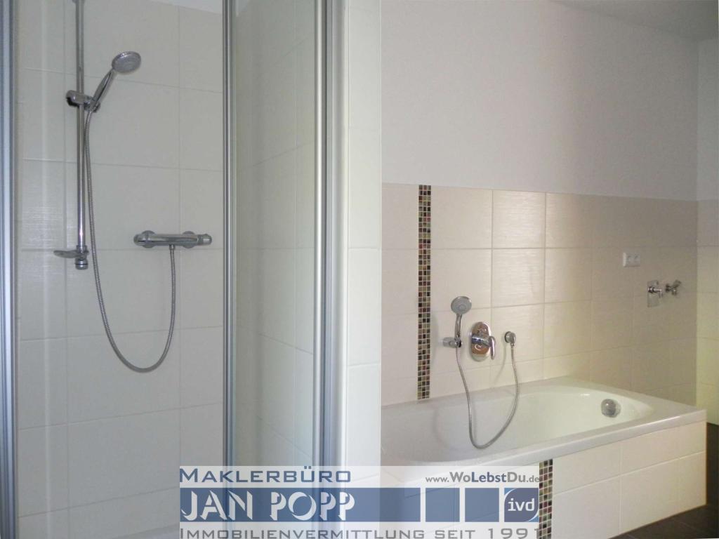 Randlage mit Balkon, Fußbodenheizung und Stellplatz - Foto 4