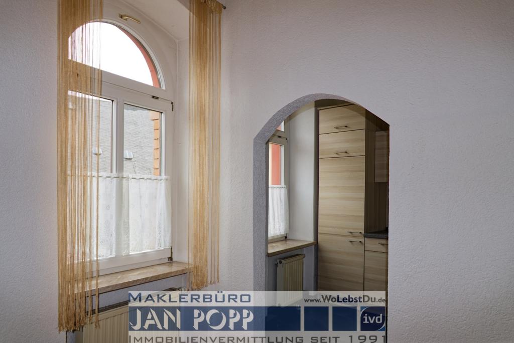 Etagenwohnung mit Balkon und Einbauküche - Foto 2
