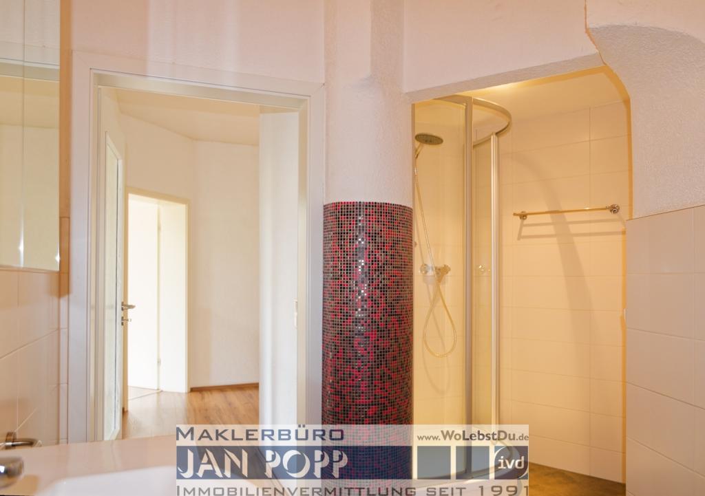 Etagenwohnung mit Balkon und Einbauküche - Foto 3