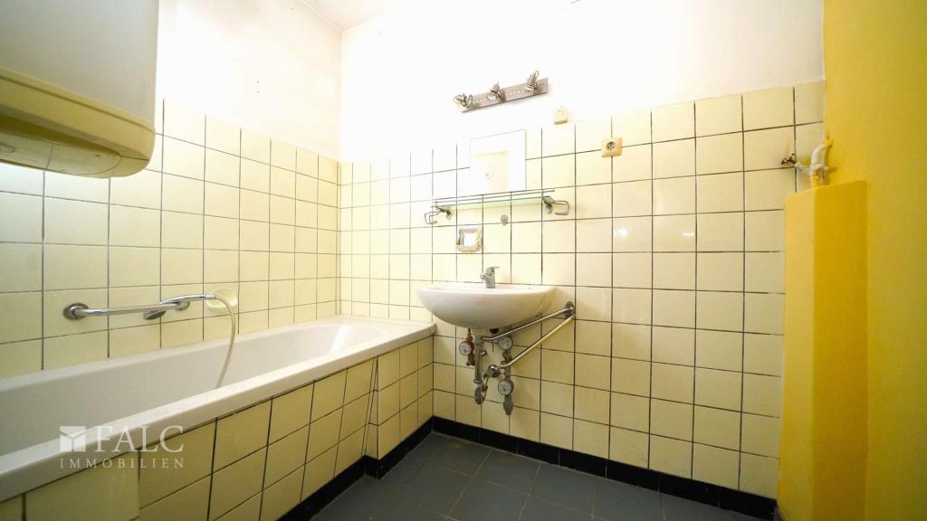 Badezimmer 1.DG WH 4 - leer