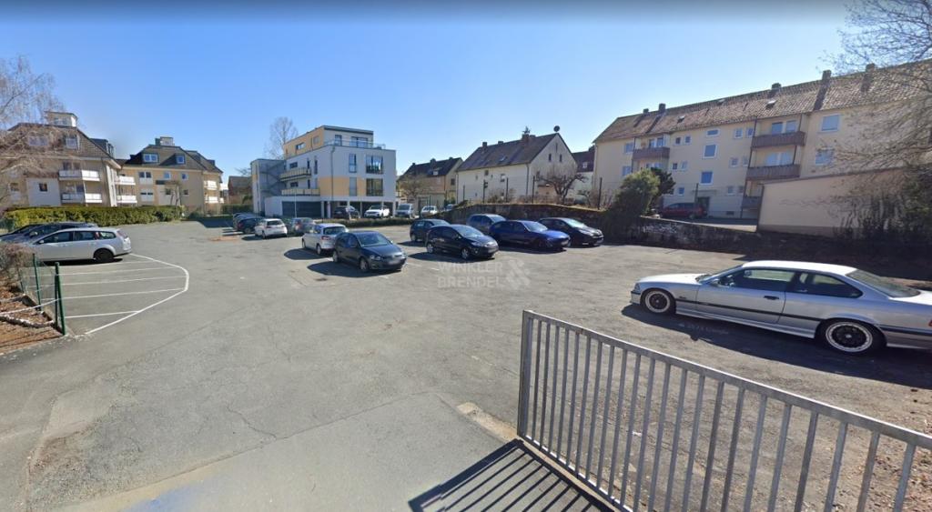 Parkplatz/Regenwasserkanal