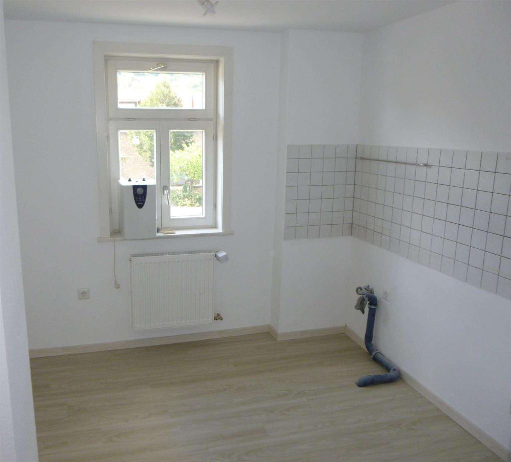 Große 3 Zimmer-Wohnung mit zwei KFZ-Stellplätze - ohne Balkon!!! - Foto 2