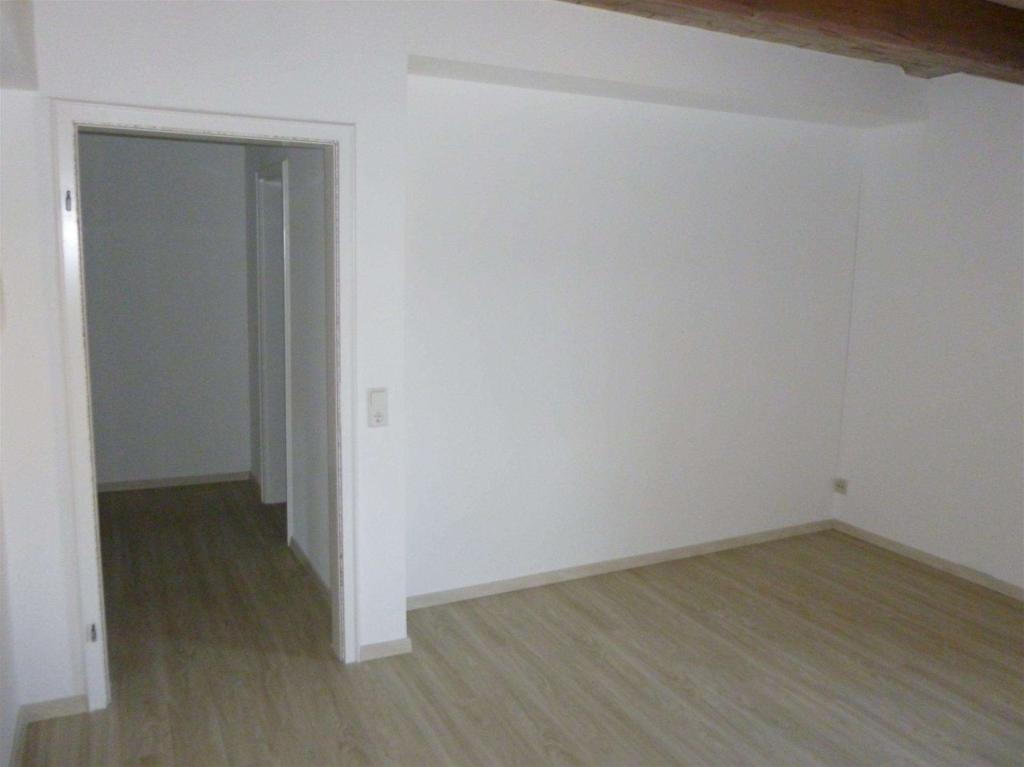 Große 3 Zimmer-Wohnung mit zwei KFZ-Stellplätze - ohne Balkon!!! - Foto 1