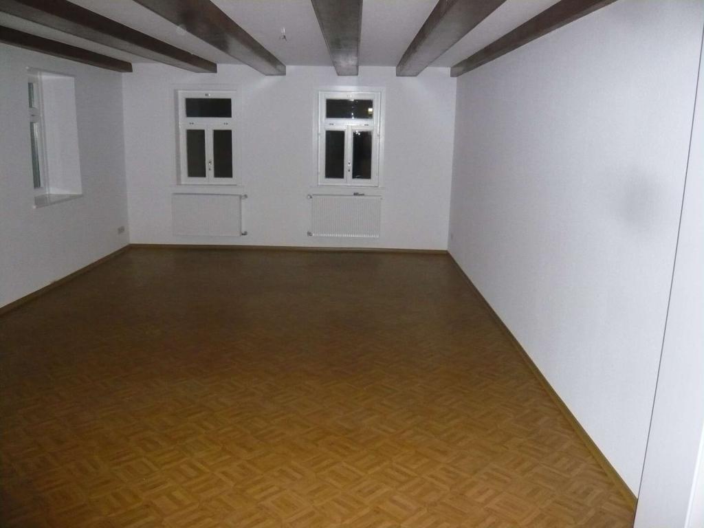 Große 3 Zimmer-Wohnung mit zwei Stellplätzen - ohne Balkon!!! - Foto 1