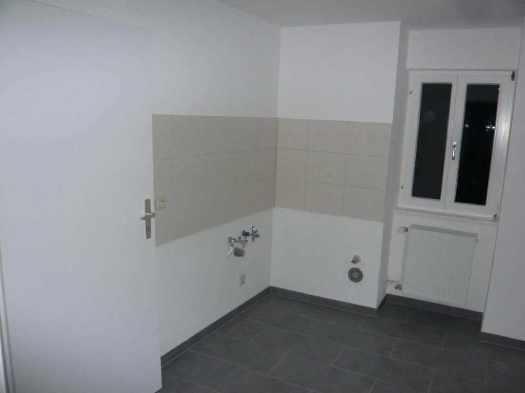 Große 3 Zimmer-Wohnung mit zwei Stellplätzen - ohne Balkon!!! - Foto 2