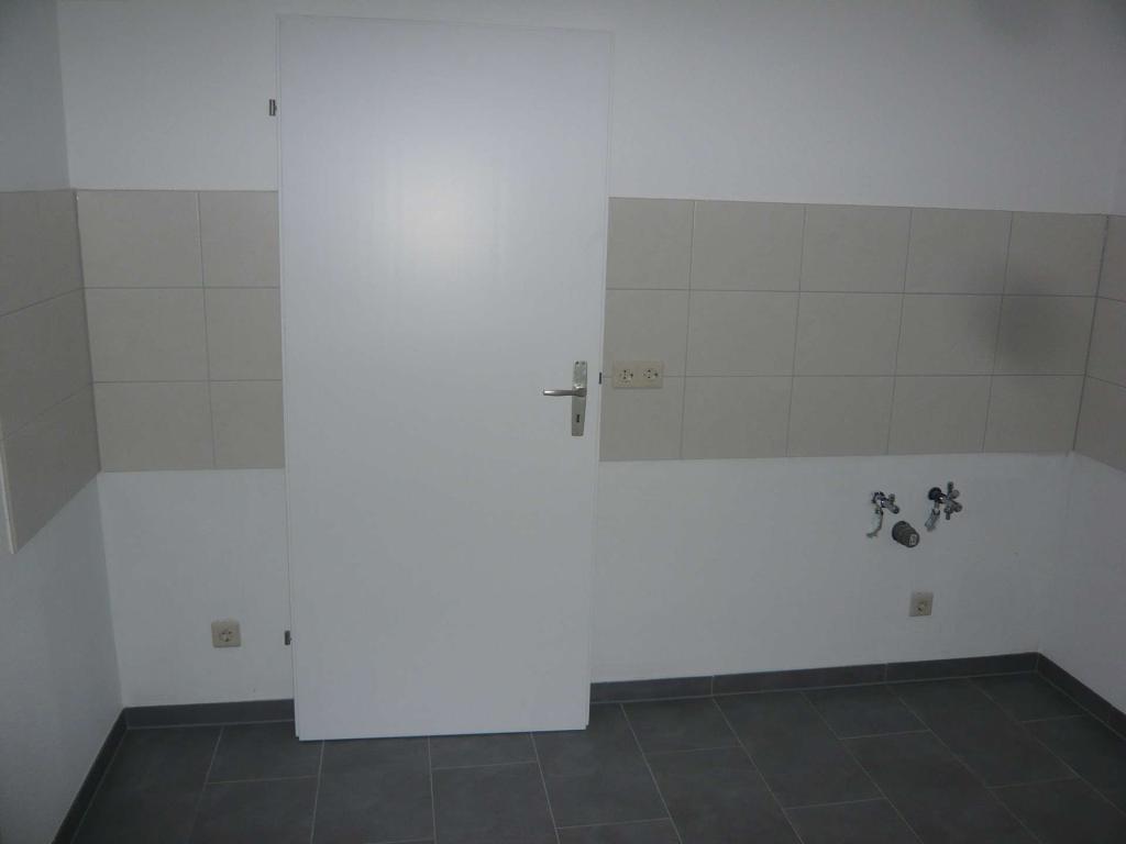 Große 3 Zimmer-Wohnung mit zwei Stellplätzen - ohne Balkon!!! - Foto 3
