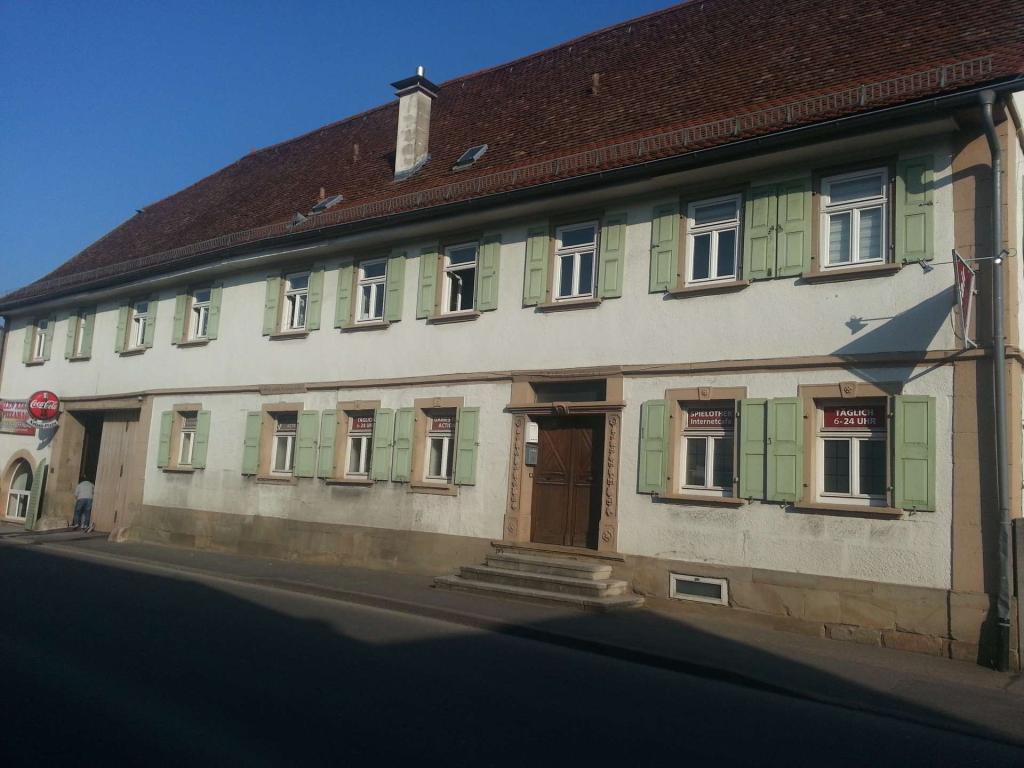 Große 3 Zimmer-Wohnung mit zwei Stellplätzen - ohne Balkon!!! - Foto 5