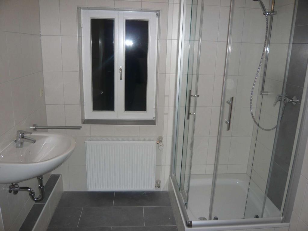 Große 3 Zimmer-Wohnung mit zwei Stellplätzen - ohne Balkon!!! - Foto 4