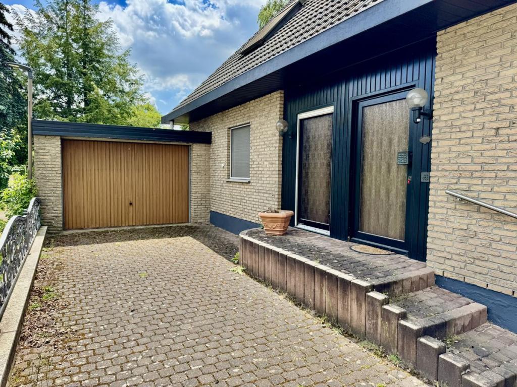Eingangsbereich & Garage