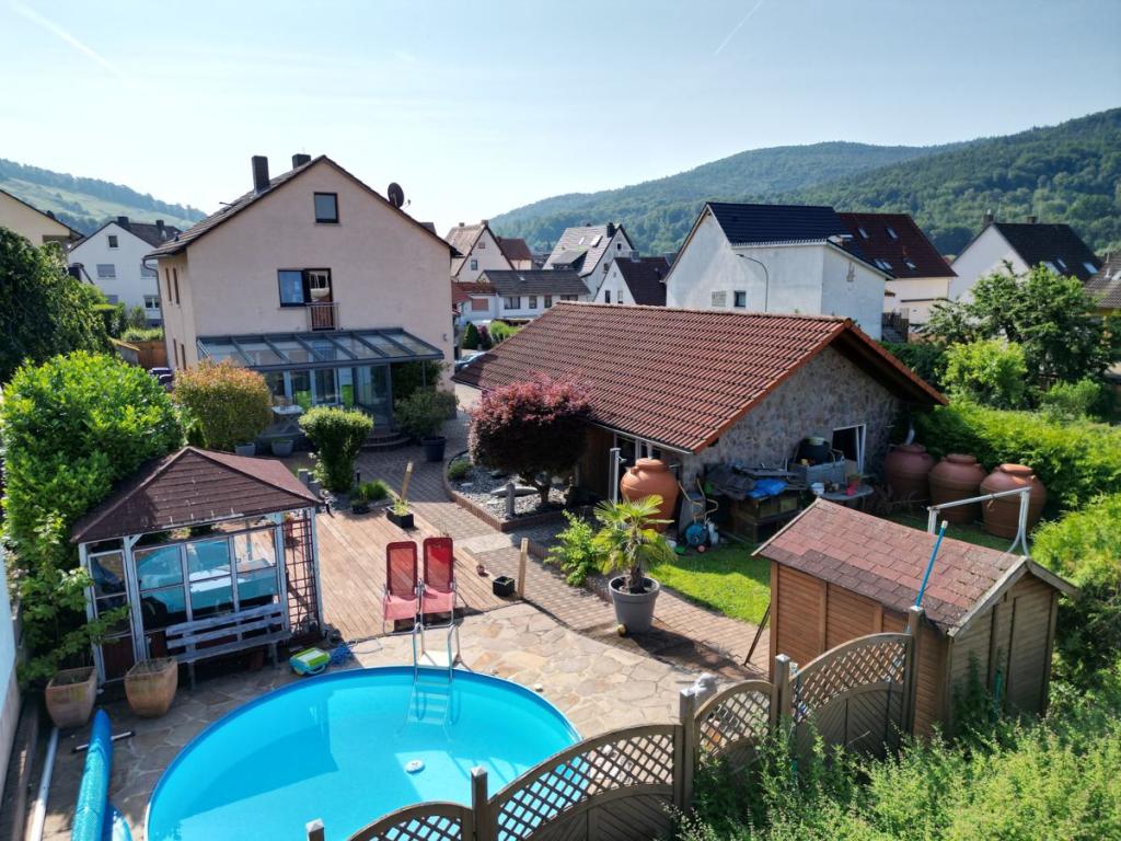 Gartenansicht mit Pool